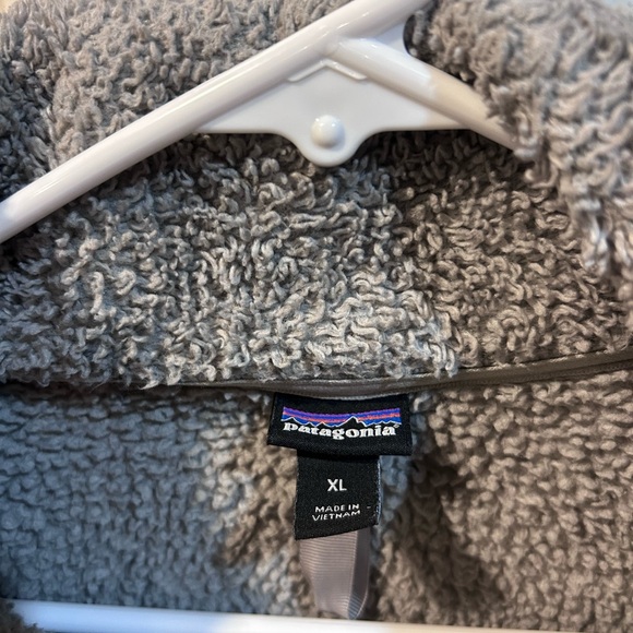 Patagonia Soft Gray Sherpa Jacket - Picture 2 of 3